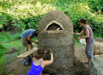 building a cob oven at Alderleaf